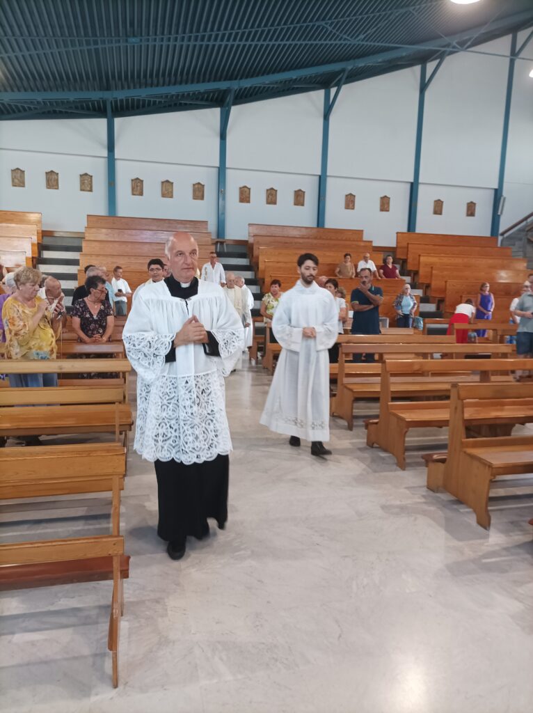 Processione ingresso - Dedicazione e consacrazione della chiesa