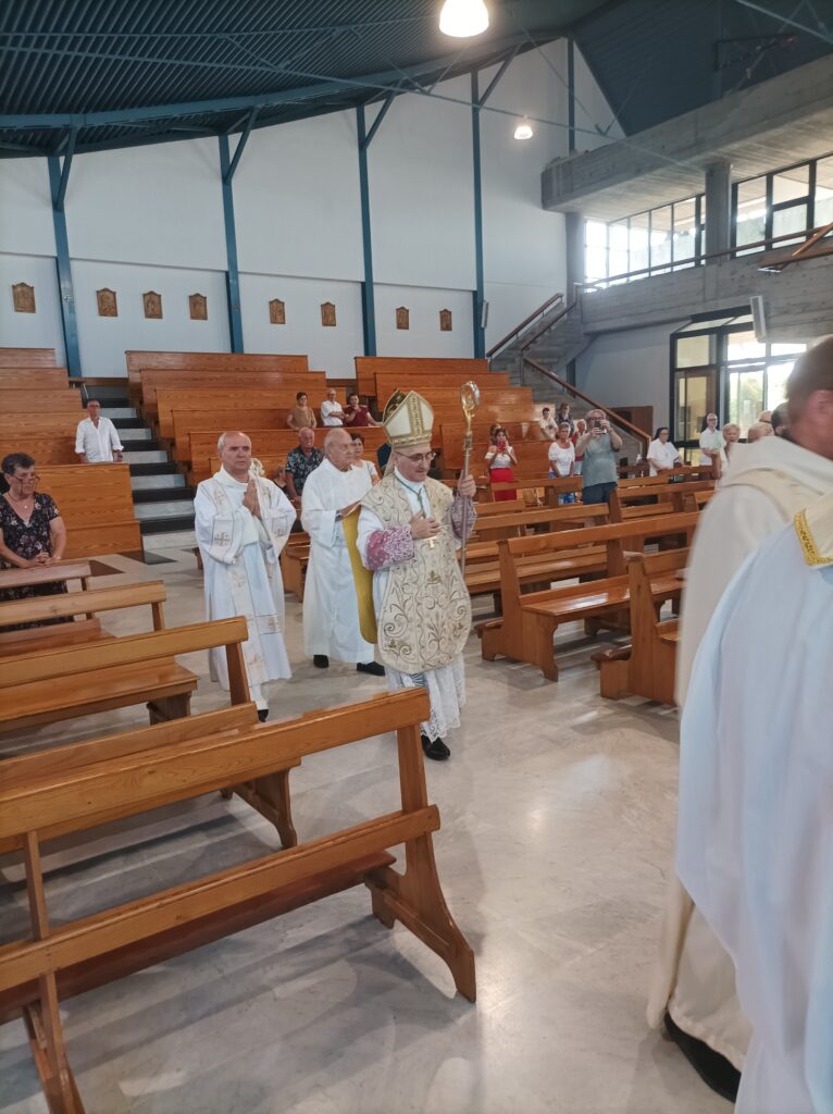Processione ingresso - Dedicazione e consacrazione della chiesa