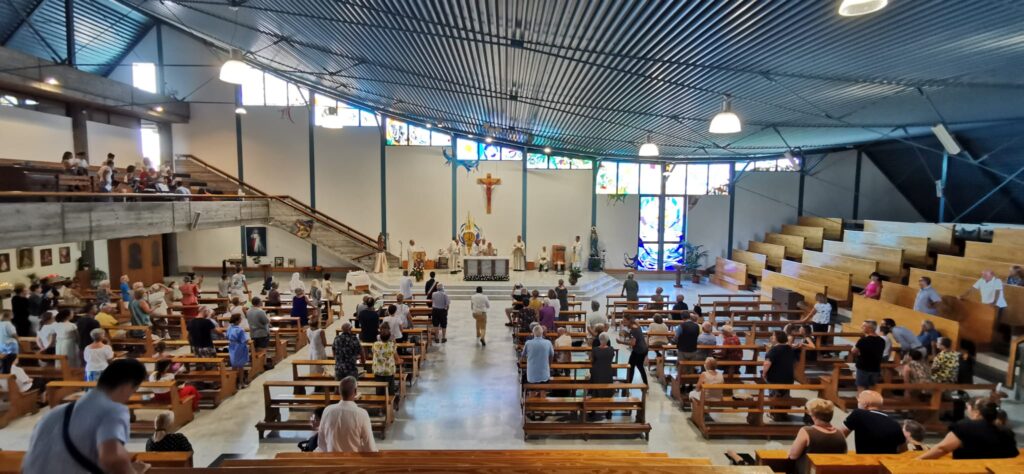 Foto panoramica della Dedicazione e consacrazione della chiesa