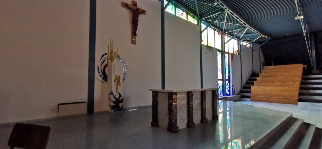 Altare della parrocchia San Pio X Loano